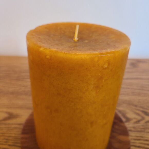 Vintage One Wick Pillar Candle With Red Cedar Wood Under-Plate Gold Amber Orange - Picture 6 of 7